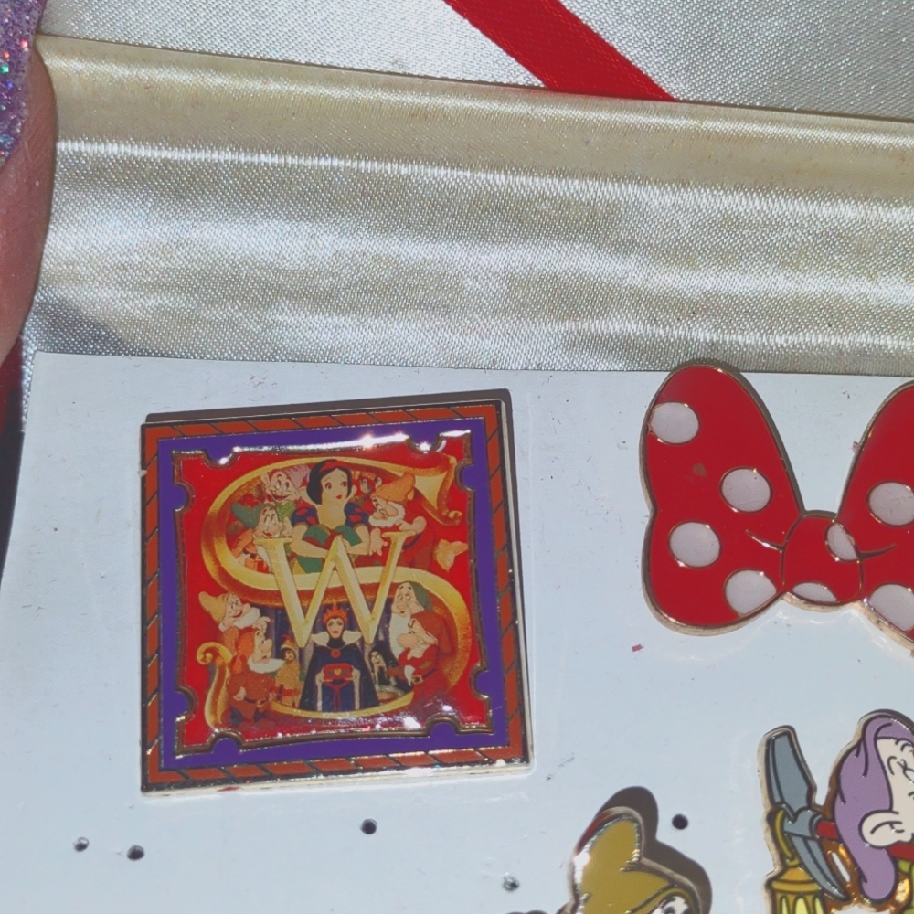 Authentic antique Disney pins snow-white and the seven dwarfs
